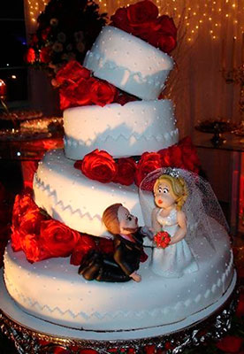 Bolo inclinado de quatro andares bolo-de-casamento-torre-inclinada