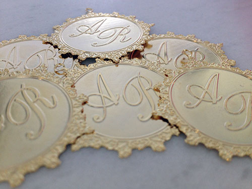 lembrancinha-casamento-padrinhos-medalhas-personalizadas